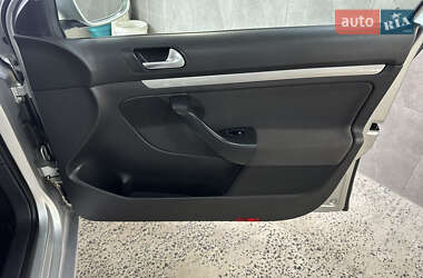 Універсал Volkswagen Golf 2010 в 