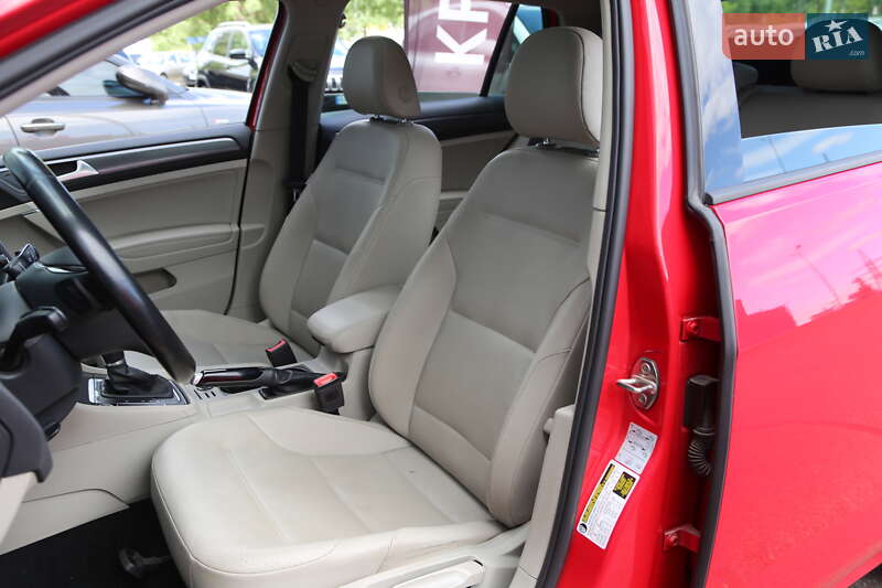 Хетчбек Volkswagen Golf 2018 в Києві