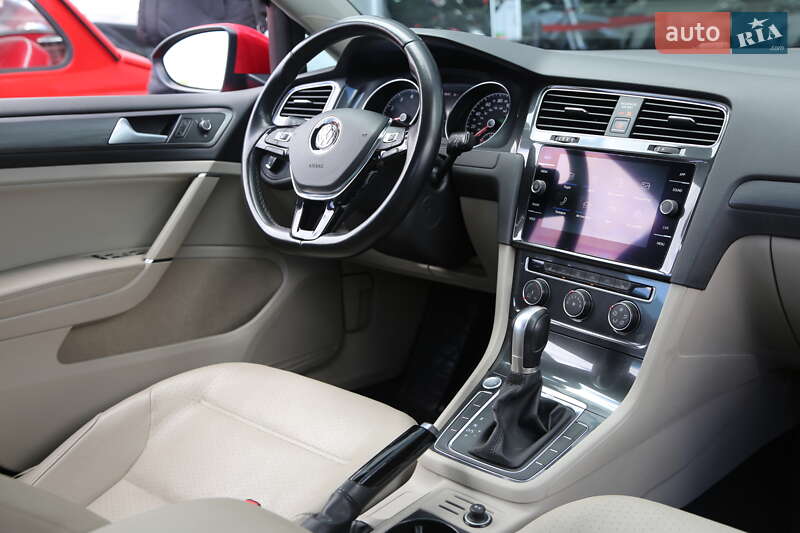 Хетчбек Volkswagen Golf 2018 в Києві