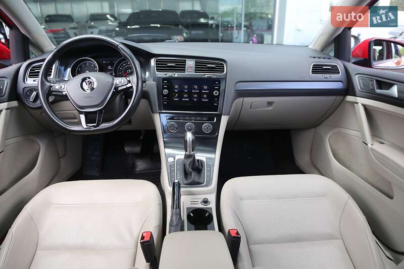 Хетчбек Volkswagen Golf 2018 в Києві