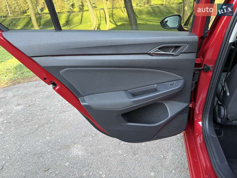 Хэтчбек Volkswagen Golf 2021 в Киеве