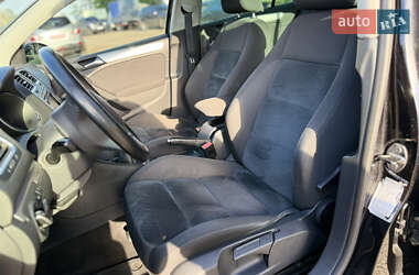 Хэтчбек Volkswagen Golf 2009 в 
