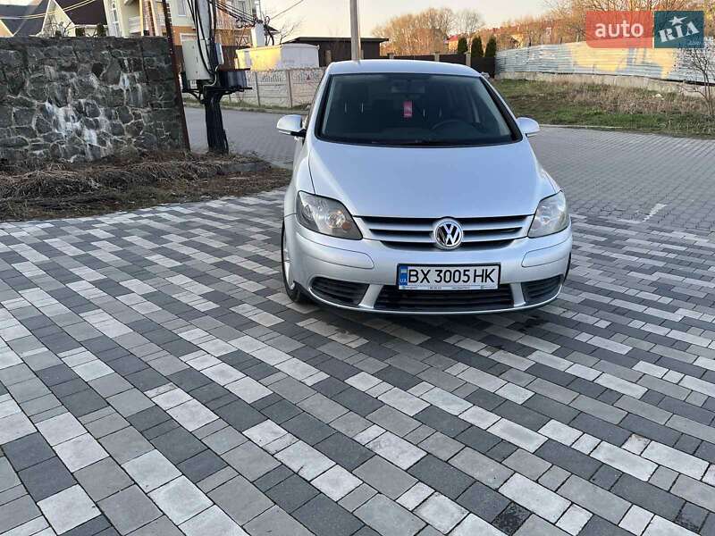 Хетчбек Volkswagen Golf 2005 в Хмельницькому