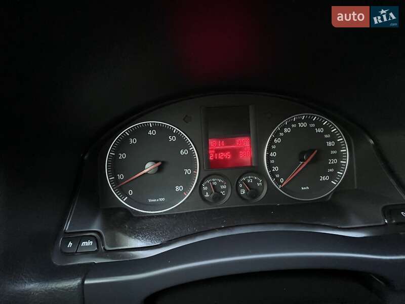 Хетчбек Volkswagen Golf 2005 в Хмельницькому
