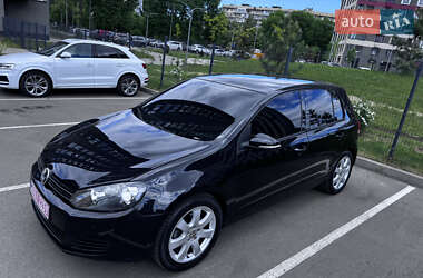 Хетчбек Volkswagen Golf 2010 в 