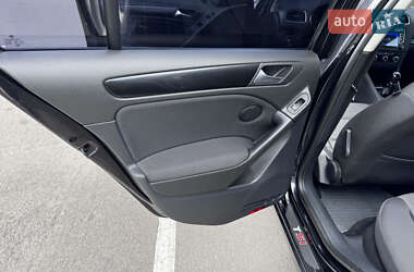 Хетчбек Volkswagen Golf 2010 в 