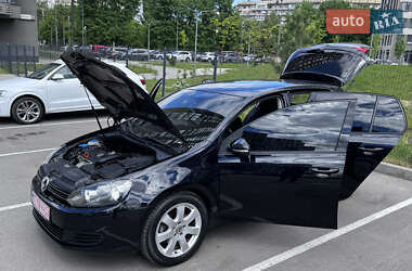 Хетчбек Volkswagen Golf 2010 в 