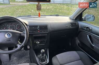 Хетчбек Volkswagen Golf 2001 в 