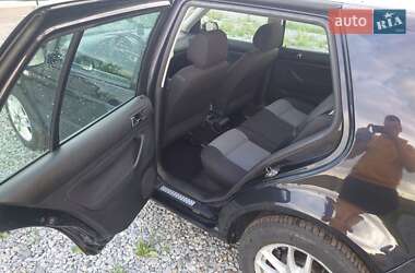 Хэтчбек Volkswagen Golf 2003 в 