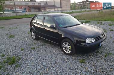 Хэтчбек Volkswagen Golf 2003 в Великих Мостах