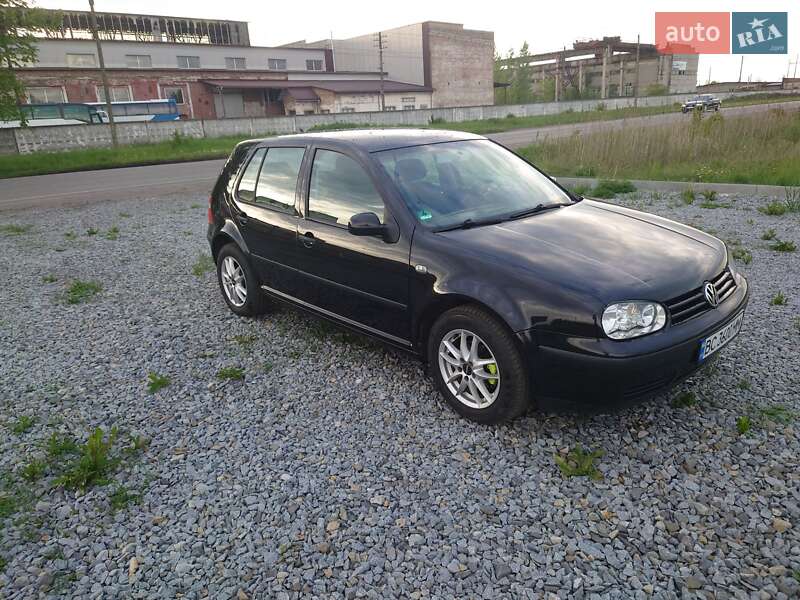Хэтчбек Volkswagen Golf 2003 в 