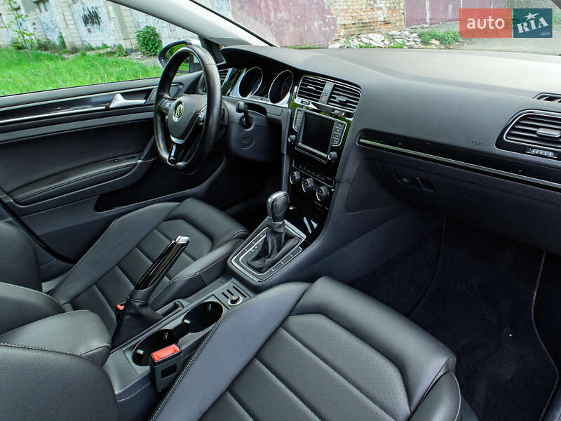 Універсал Volkswagen Golf 2015 в Києві