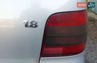 Хэтчбек Volkswagen Golf 1998 в 