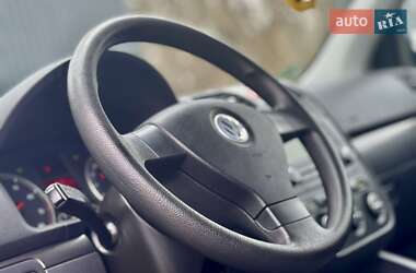 Хэтчбек Volkswagen Golf 2006 в 