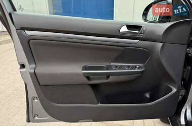 Універсал Volkswagen Golf 2012 в 