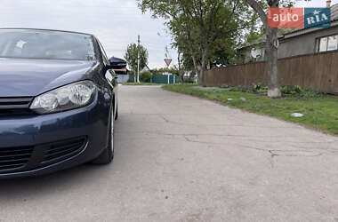 Хетчбек Volkswagen Golf 2010 в 