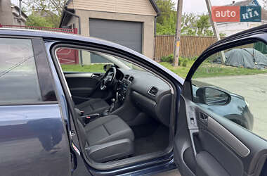 Хетчбек Volkswagen Golf 2010 в 