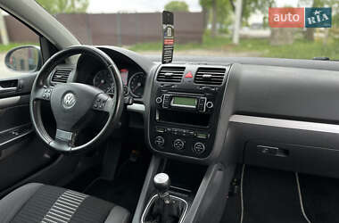 Хэтчбек Volkswagen Golf 2008 в 