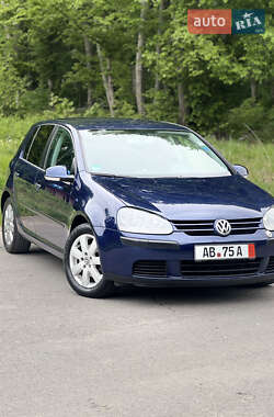 Хетчбек Volkswagen Golf 2004 в 
