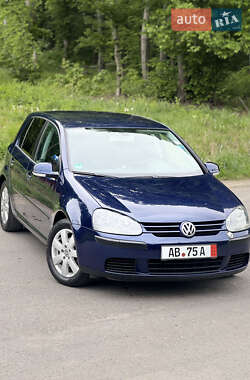 Хэтчбек Volkswagen Golf 2004 в Красилове