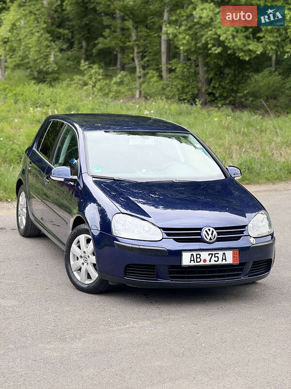 Хетчбек Volkswagen Golf 2004 в 