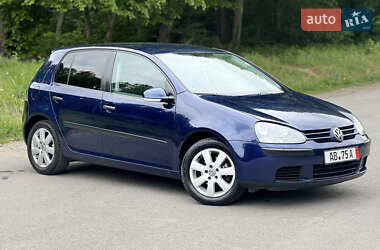 Хетчбек Volkswagen Golf 2004 в 