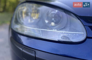 Хетчбек Volkswagen Golf 2004 в 