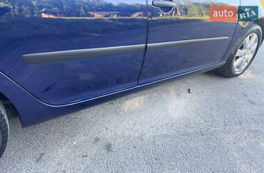 Хетчбек Volkswagen Golf 2004 в 