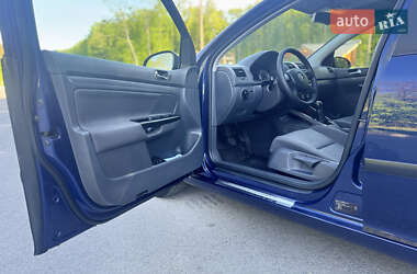 Хетчбек Volkswagen Golf 2004 в 