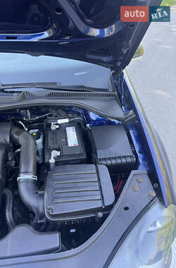 Хетчбек Volkswagen Golf 2004 в 