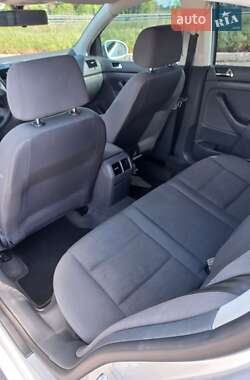 Хэтчбек Volkswagen Golf 2005 в 
