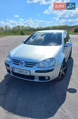 Хэтчбек Volkswagen Golf 2005 в 