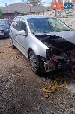 Хэтчбек Volkswagen Golf 2004 в Черновцах