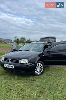 Хэтчбек Volkswagen Golf 2001 в 