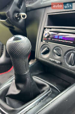 Хэтчбек Volkswagen Golf 2001 в 