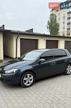 Хетчбек Volkswagen Golf 2010 в 