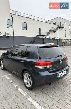 Хетчбек Volkswagen Golf 2010 в 