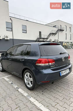 Хетчбек Volkswagen Golf 2010 в 