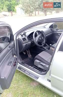 Хетчбек Volkswagen Golf 2007 в 