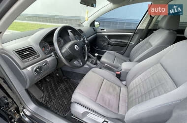 Хэтчбек Volkswagen Golf 2008 в 