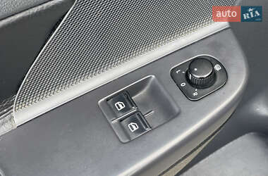 Хэтчбек Volkswagen Golf 2008 в 