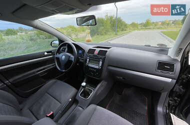 Хэтчбек Volkswagen Golf 2008 в 