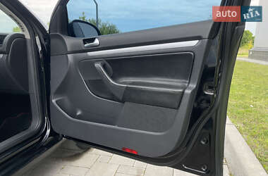 Хэтчбек Volkswagen Golf 2008 в 
