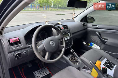 Хетчбек Volkswagen Golf 2005 в 