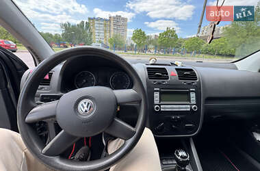 Хетчбек Volkswagen Golf 2005 в 
