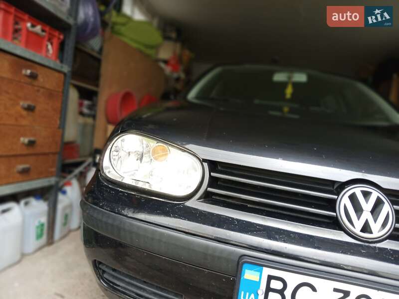 Хэтчбек Volkswagen Golf 2001 в Ходорове