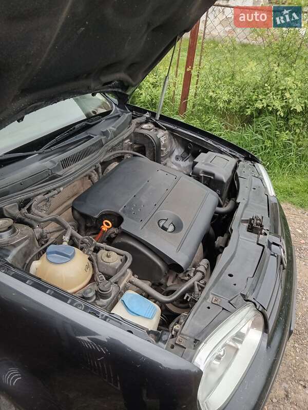 Хэтчбек Volkswagen Golf 2001 в Ходорове