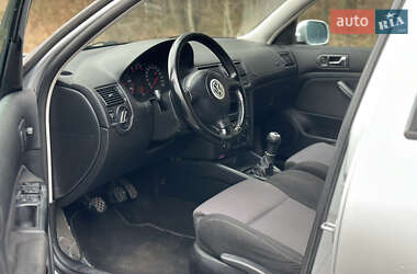 Хетчбек Volkswagen Golf 2001 в 