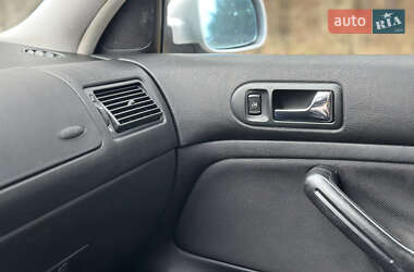 Хетчбек Volkswagen Golf 2001 в 