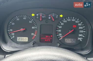 Хетчбек Volkswagen Golf 2001 в 